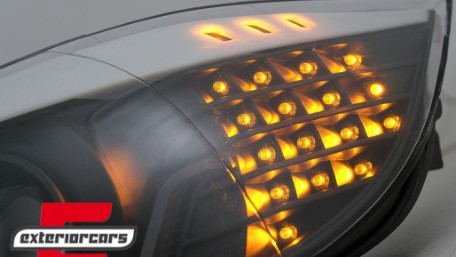 Prednja svjetla 3D LED Angel Eyes LED žmigavci (crna) / BMW serije 3 E90 limuzina E91 karavan (03.2005-08.2008), LPBMK8