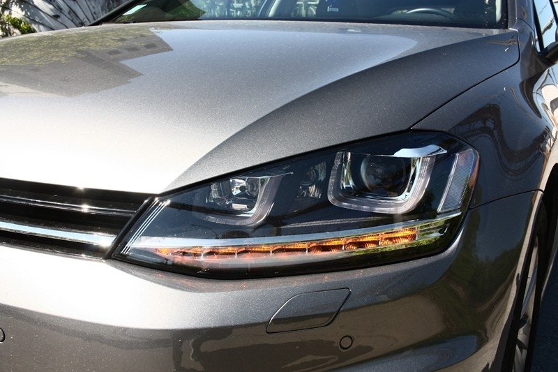 Prednja svjetla 3D LED DRL SEQ žmigavci R-line dizajn / VW Golf 7 VII (2012-2017), LPVX03