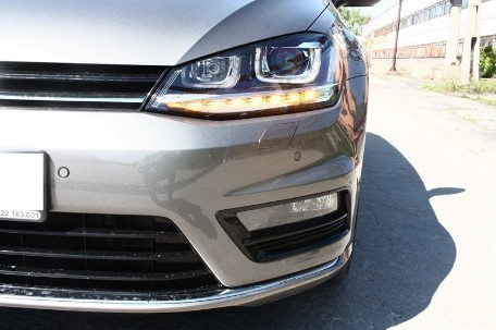 Prednja svjetla 3D LED DRL SEQ žmigavci R-line dizajn / VW Golf 7 VII (2012-2017), LPVX03