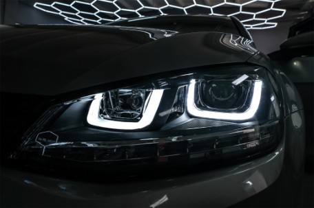 Prednja svjetla 3D LED DRL SEQ žmigavci R-line dizajn / VW Golf 7 VII (2012-2017), LPVX03