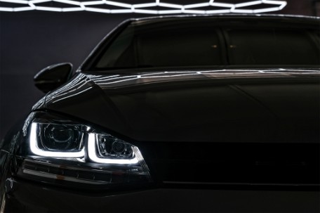 Prednja svjetla 3D LED DRL SEQ žmigavci R-line dizajn / VW Golf 7 VII (2012-2017), LPVX03