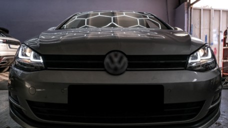 Prednja svjetla 3D LED DRL SEQ žmigavci R-line dizajn / VW Golf 7 VII (2012-2017), LPVX03