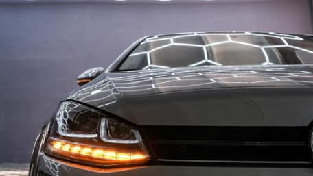Prednja svjetla 3D LED DRL SEQ žmigavci R-line dizajn / VW Golf 7 VII (2012-2017), LPVX03