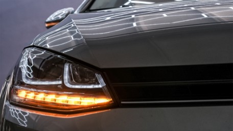 Prednja svjetla 3D LED DRL SEQ žmigavci R-line dizajn / VW Golf 7 VII (2012-2017), LPVX03