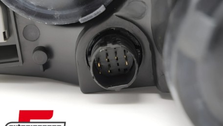 Prednja svjetla (crna) / Fiat Punto 2 FL (2003-2007), LPFI31