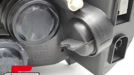Prednja svjetla (crna) / Fiat Punto 2 FL (2003-2007), LPFI31
