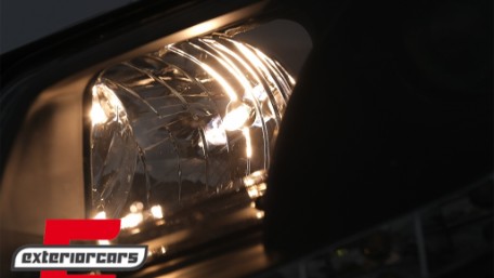 Prednja svjetla LED DayLight (crna) / Volkswagen Passat B5 3BG (09.2000-03.2005), LPVW82