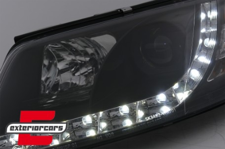 Prednja svjetla LED DayLight (crna) / Volkswagen Passat B5 3BG (09.2000-03.2005), LPVW82