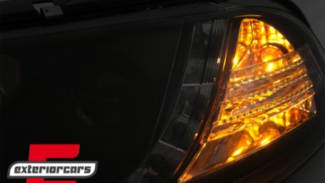 Prednja svjetla LED DayLight (crna) / Volkswagen Passat B5 3BG (09.2000-03.2005), LPVW82