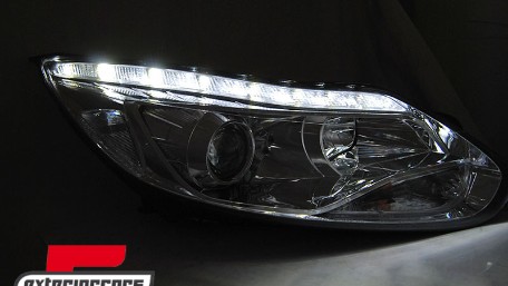 Prednja svjetla LED DayLights (chrome) / Ford Focus III Mk3 (2010-2014), LPFO91