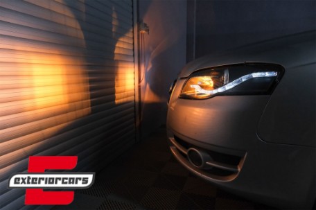 Prednja svjetla LED DayLights (crna) / Audi A4 B7 (2004-2008), LPAU52