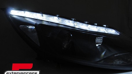 Prednja svjetla LED DayLights (crna) / Ford Focus III Mk3 (2010-2014), LPFO92