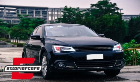 Prednja svjetla LED DRL SEQ žmigavci Bi-Xenon look (crna) / VW Jetta Mk6 VI (2011-2018), LPVWX0