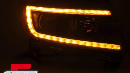 Prednja svjetla LED TubeLight dizajn (crna) / JEEP Grand Cherokee WK2 (2011-2013), LPCH48