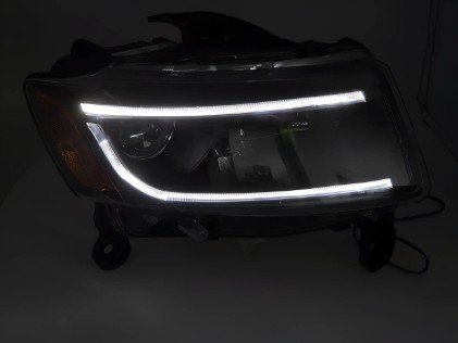 Prednja svjetla TubeLight dizajn (crna) / Jeep Grand Cherokee WK2 Facelift (2014-2016), LPCH43