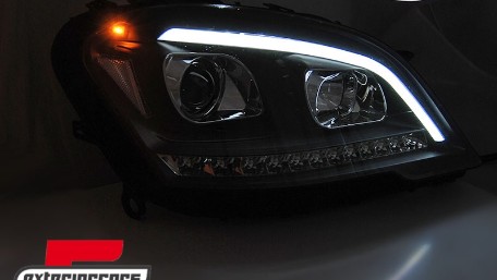 Prednja svjetla TubeLight LED SEQ žmigavci (crna) / Mercedes ML klasa W164 Facelift (2008-2011), LPMEE0