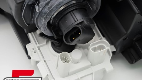 Prednje svjetlo Xenon (desna strana) / BMW serije 3 E46 (09.2001-02.2005), 20-12325-05-2