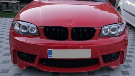 Prednji branik 1M dizajn (SRA) / BMW serije 1 E81 E82 E87 E88 (2004-2011), FBBME87M1WHWOP