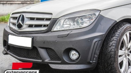 Prednji branik C63 AMG dizajn (PDC) / Mercedes C-klasa W204 (2007-2010), COFBMBW204AMGP