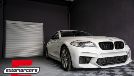 Prednji branik G30 M5 dizajn (PDC&SRA) / BMW serije 5 F10 F11 (2011-2017), FBBMF10M5PWG