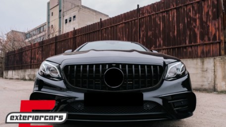 Prednji splitteri (piano crna) / Mercedes E-klasa W213 S213 C238 A238 Sport Line E53 (2016-2020), GCP-SW-MB-088