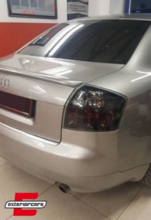 Stražnja svjetla (crna) / Audi A4 B6 limuzina (2001-2004), LTAU14