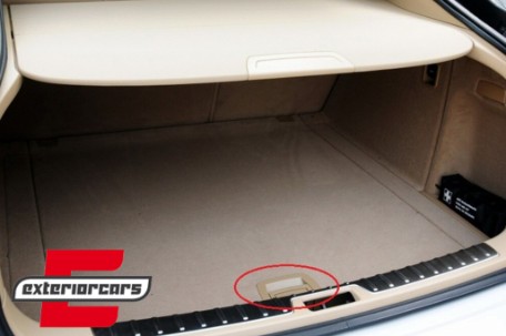 Unutarnja stražnja prostirka prtljažnika ručka tepiha (bež) / BMW serije 5 E61 (2003-2010) X5 E70 (2007-2013) X6 E71 E72 (2008-2015), RTHE70BJ