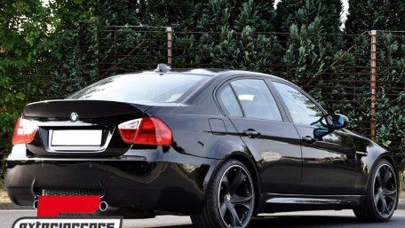 Zadnji branik M3 dizajn / BMW serije 3 E90 (2004-2011), 5111318-2JOM